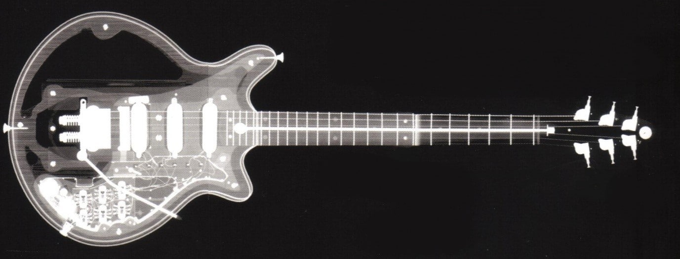 La guitare de Brian May aux rayons X